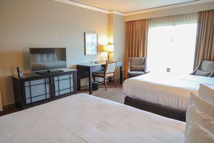 2 Queen Beds (3 of 5)