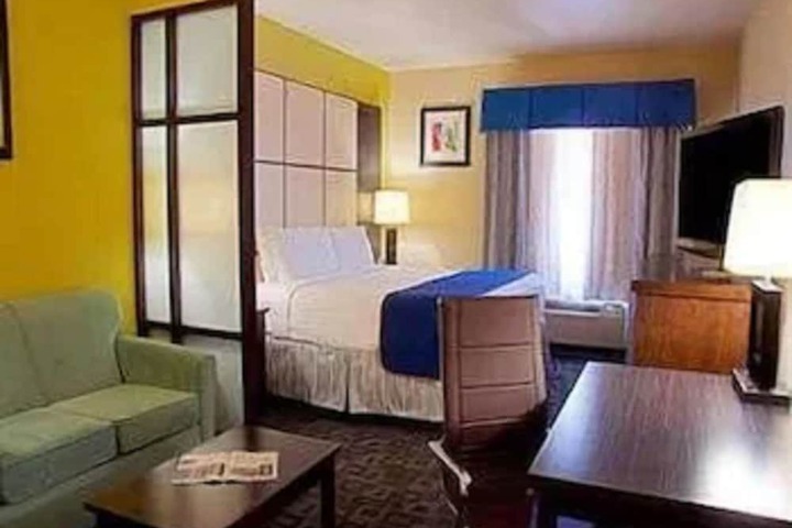 1 King Bed Suite (1 of 8)