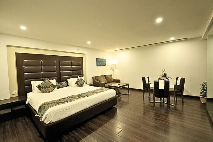 Room 12 of 28