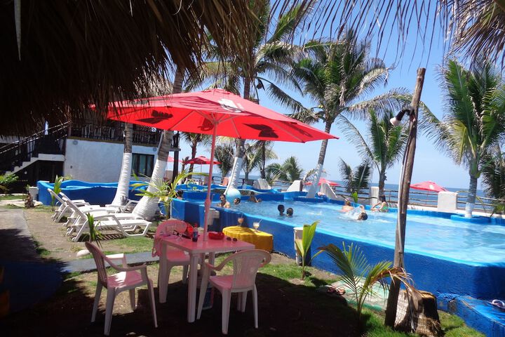 Lounge 174 of 228