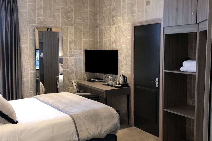 Room 8 of 62