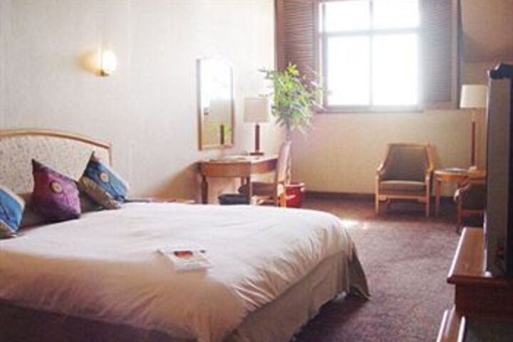 Room 14 of 18