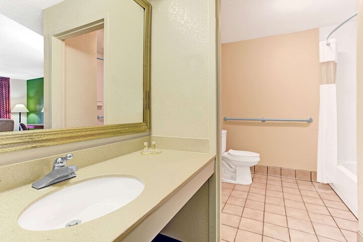 1 Queen Bed Mobility Accessible (5 of 5)