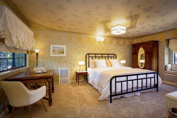 Room 6 of 50