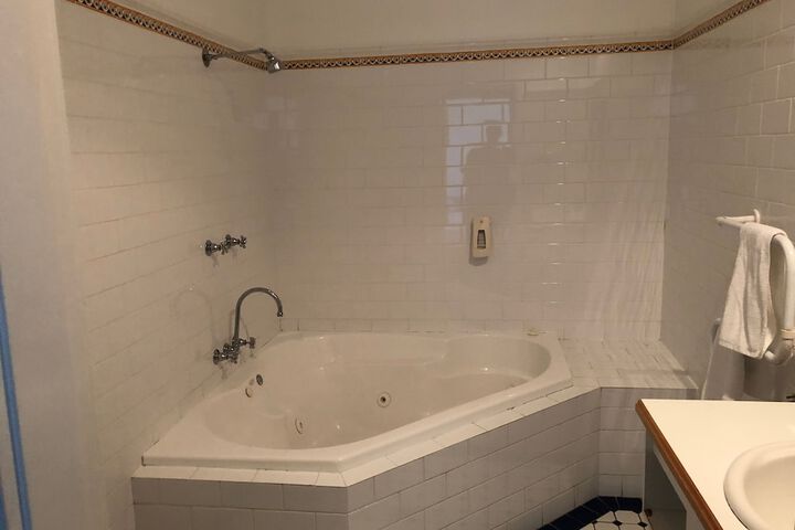 Hot Tub 40 of 60