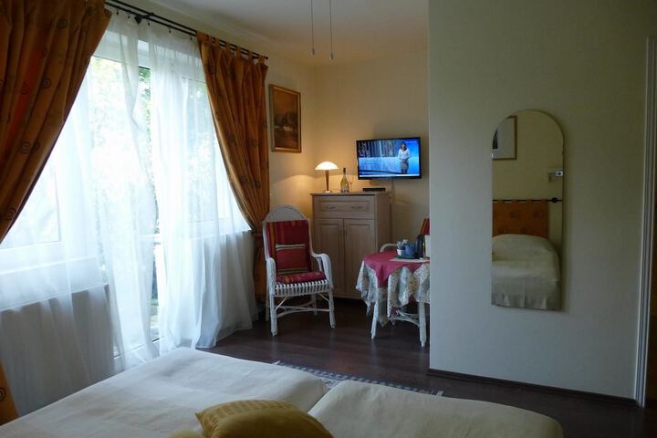Room 5 of 96