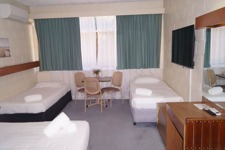 Room 6 of 43
