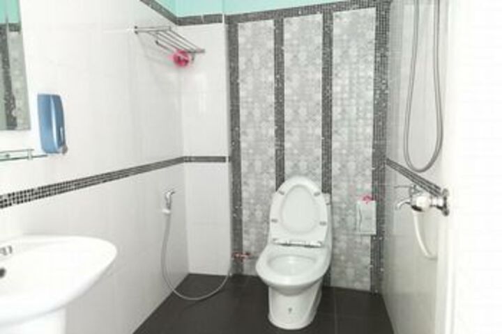 Room 6 of 25