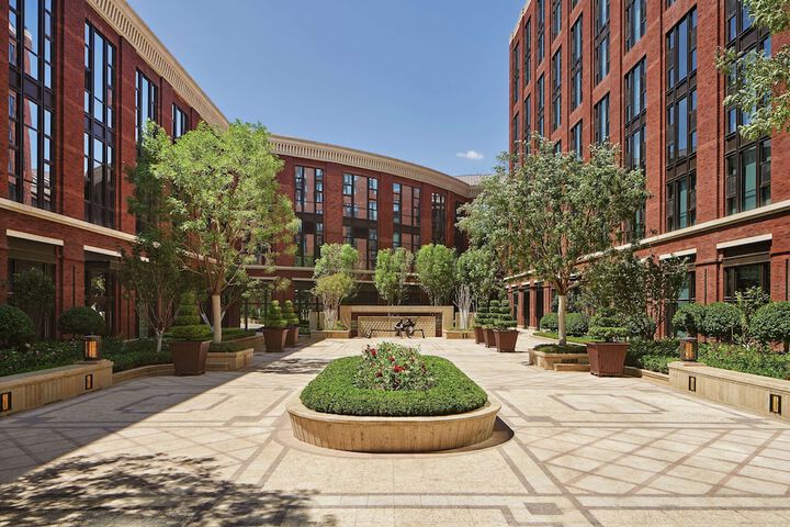 Hotel Exterior 100 of 104