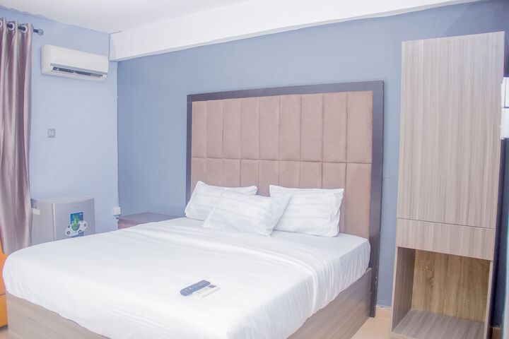 Room 3 of 43