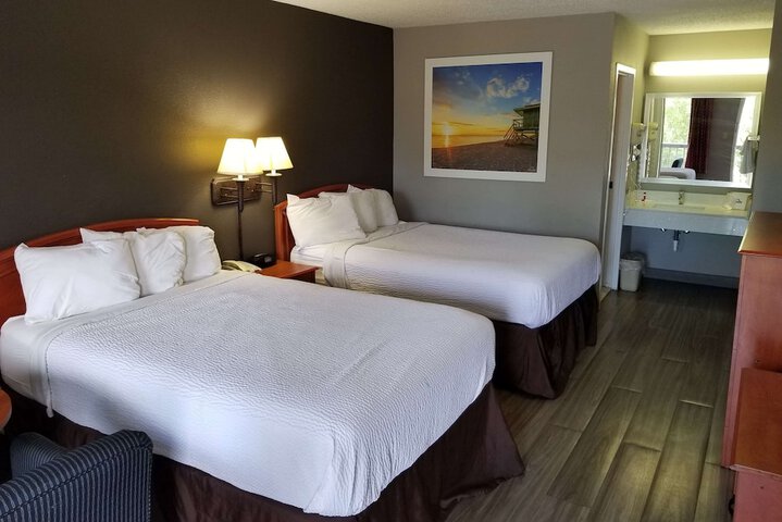 1 Double Bed (2 of 7)