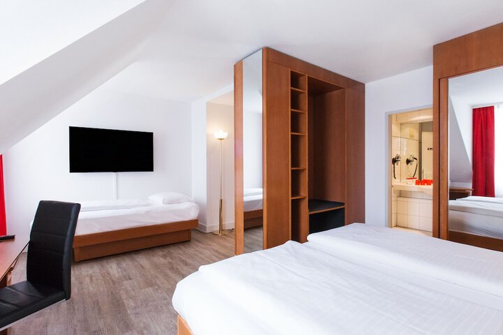 Room 6 of 31