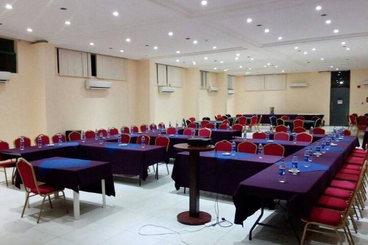 Ballroom/Hall 26 of 33