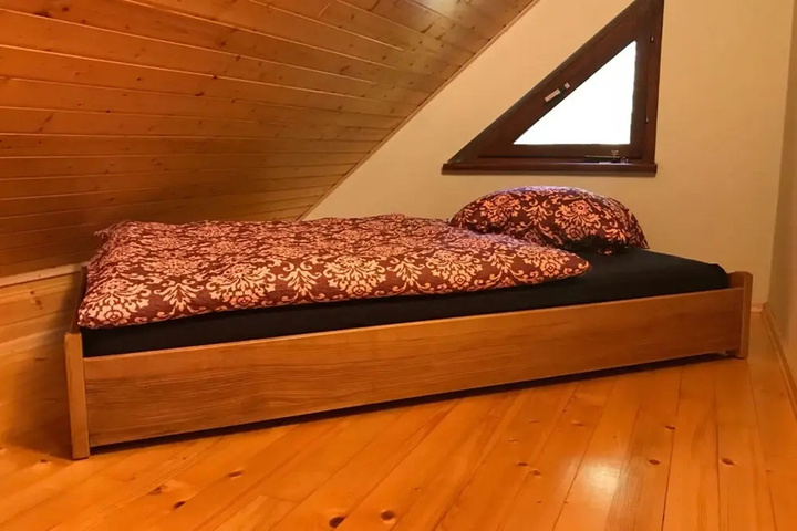 Room 4 of 12