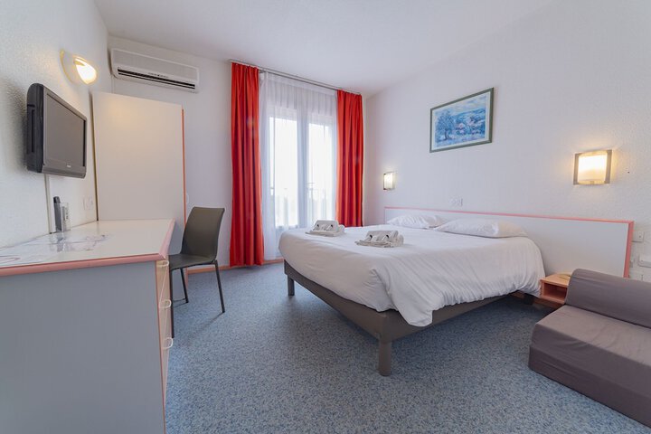 Room 6 of 47