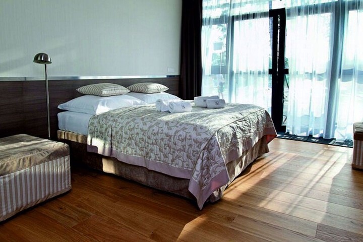 Room 8 of 272