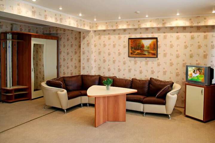Room 5 of 6