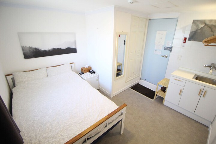 Room 18 of 178