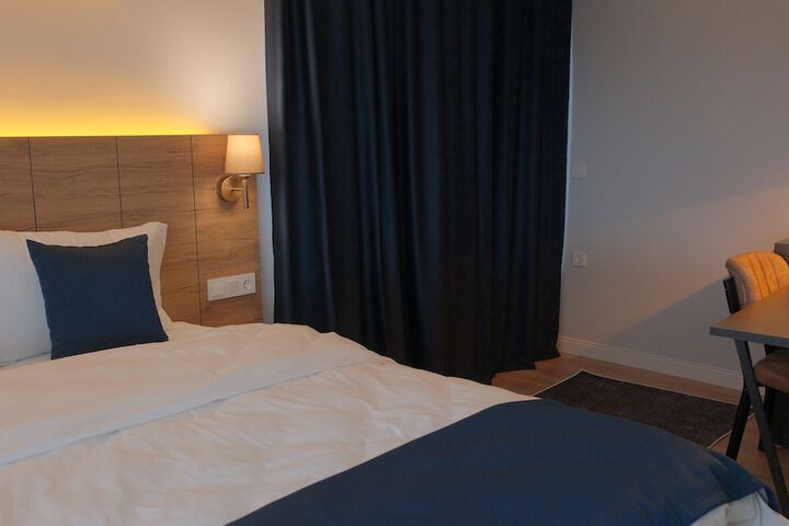 Room 7 of 19