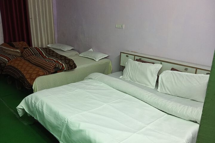 Tarkeshwarm Resort in Lansdowne