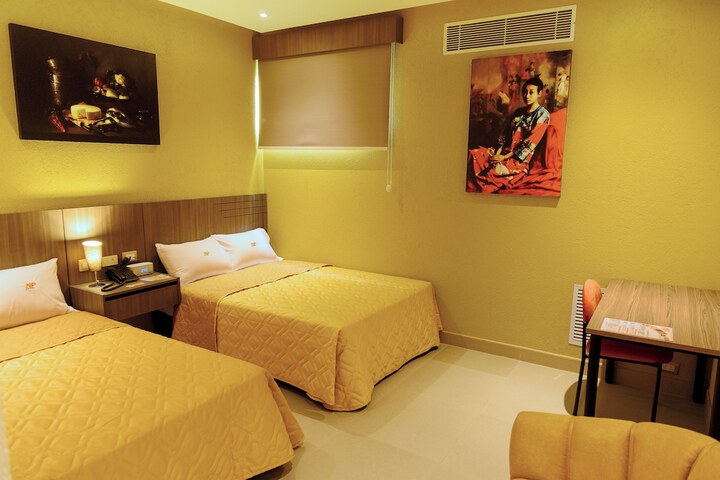 Room 8 of 12