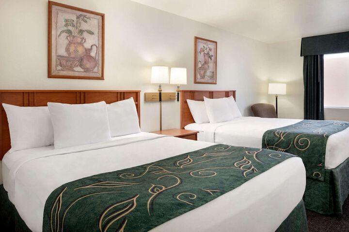 1 Queen Bed (2 of 11)