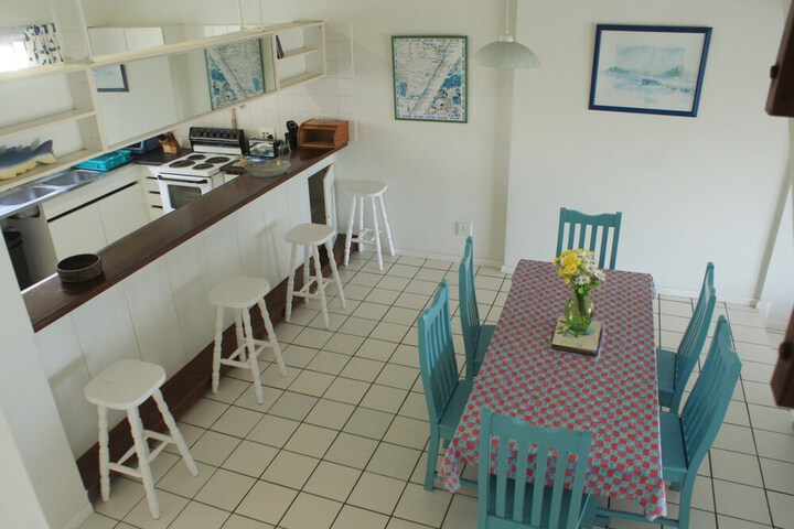 Dining 8 of 13