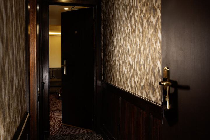 Room 14 of 42