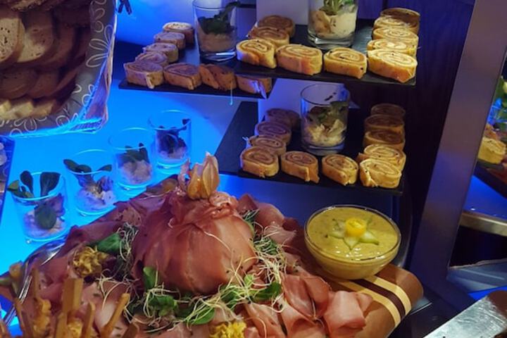 Dining 87 of 144