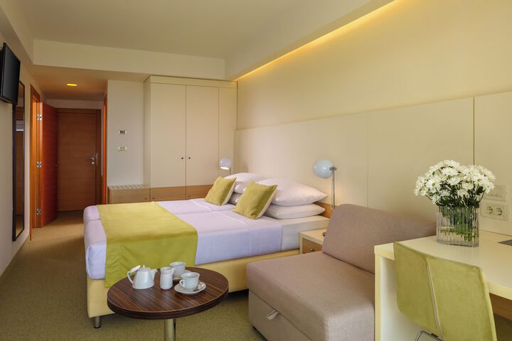 Room 10 of 70