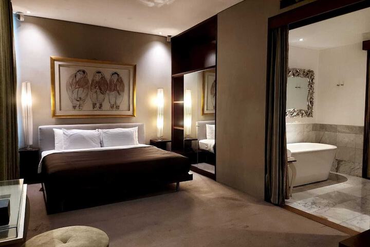Room 8 of 60