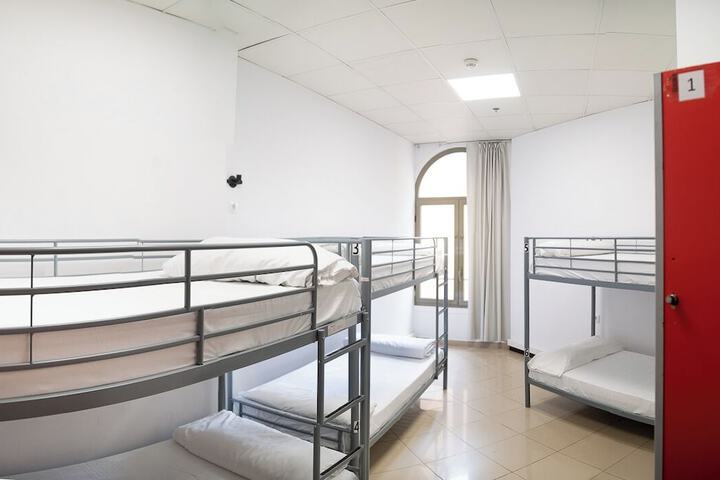 Room 29 of 65