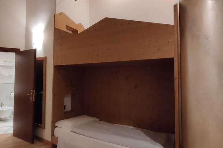Room 22 of 53
