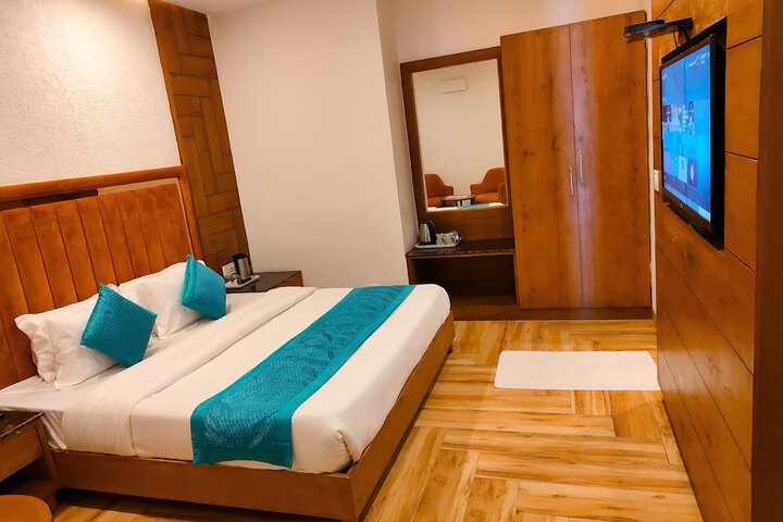 Room 4 of 35