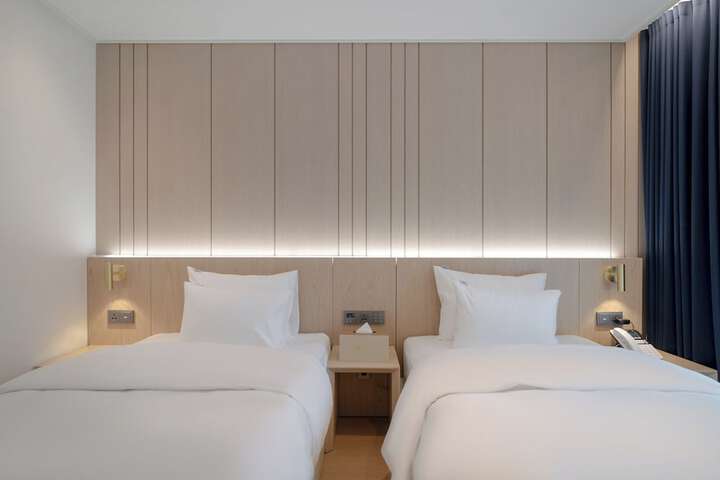 Room 9 of 51