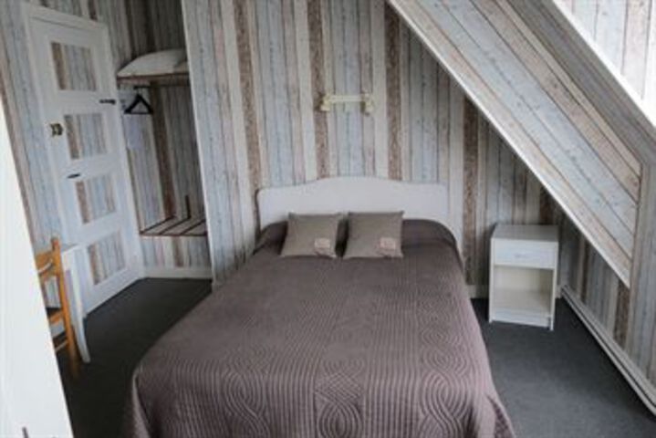Room 15 of 33