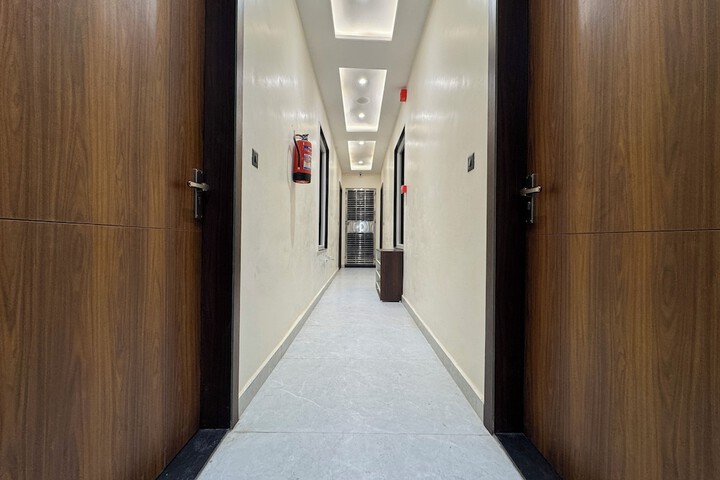 Ballroom/Hall 40 of 43