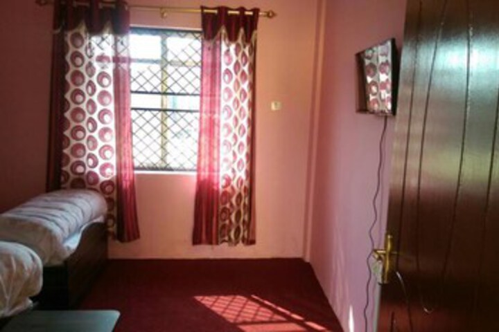 Room 9 of 10