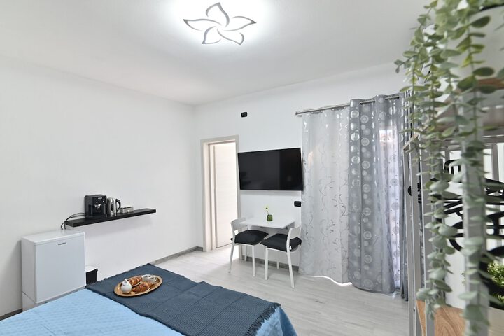 Room 8 of 20