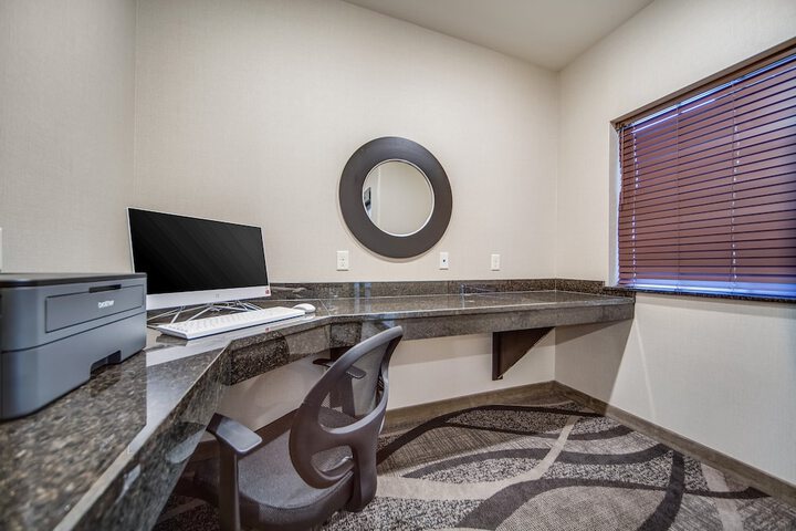 Business Center 69 of 73