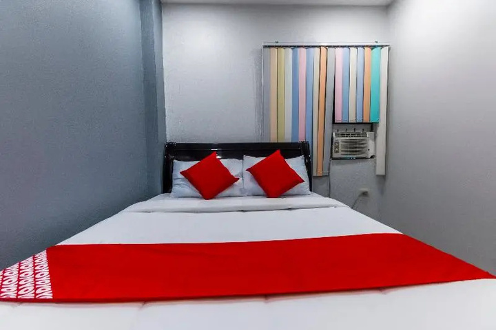 Room 4 of 9
