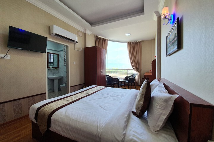 Room 8 of 43