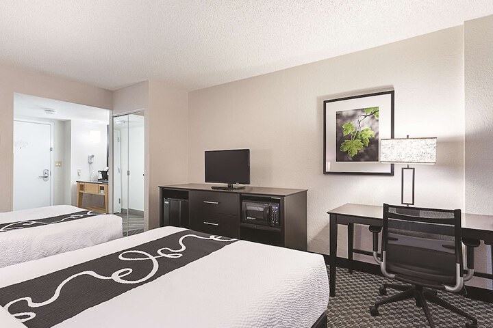 2 Double Beds (1 of 5)