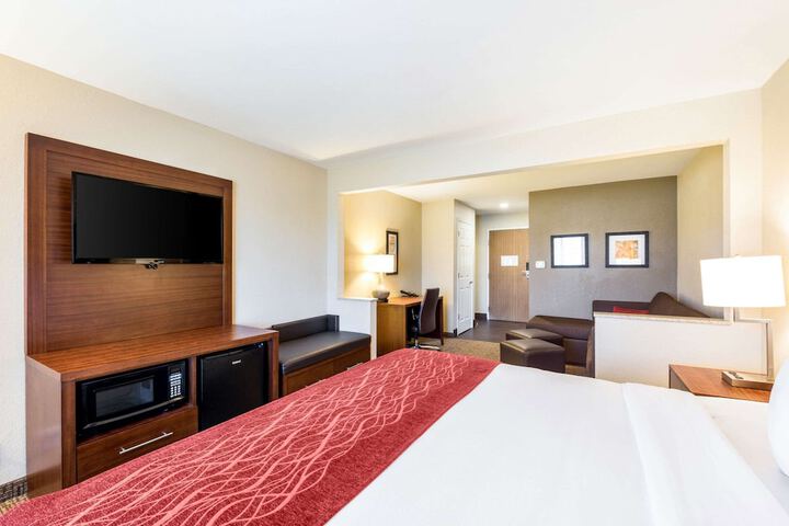 1 King Bed (1 of 16)