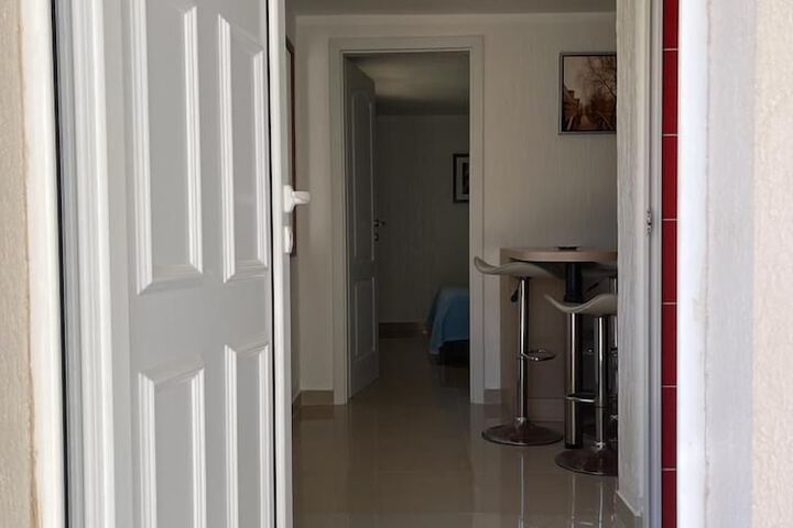 Room 22 of 97