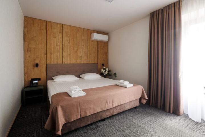 Room 25 of 77