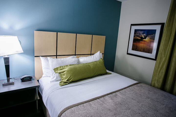 1 Queen Studio Suite (16 of 42)