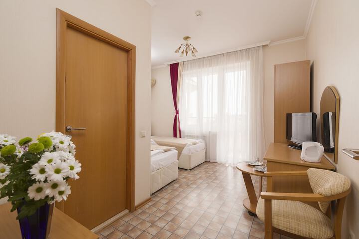Room 7 of 33