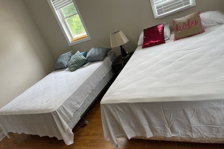 Room 2 of 10
