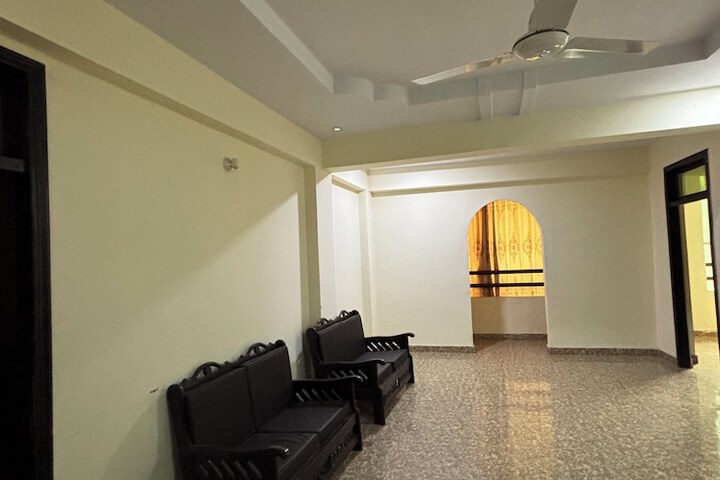 Room 5 of 9